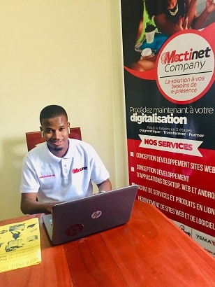 Entrepreneuriat des Jeunes et des Femmes dans l’Espace Francophone à l’ère de la Transition Numérique : le modèle de « 10000 codeurs » valorisé au FEF Djerba