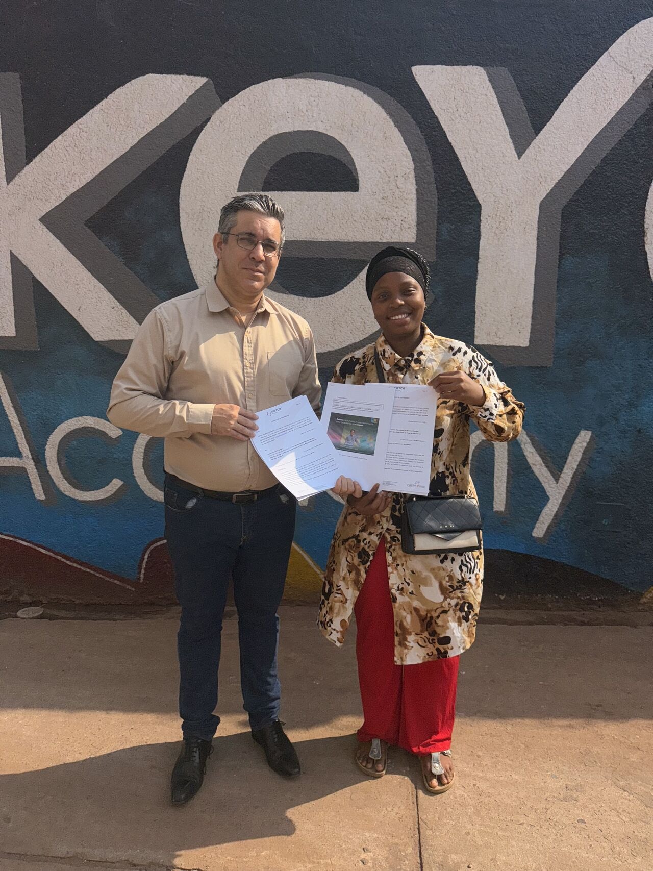 Guinée : à Conakry, Keyce Academy – Université française de Guinée intègre le passeport numérique « 10.000 Codeurs » dasn son cursus.
